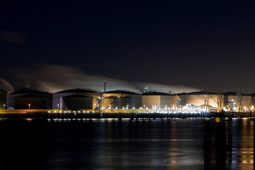 Industrie de nuit dans le port par Guido Akster