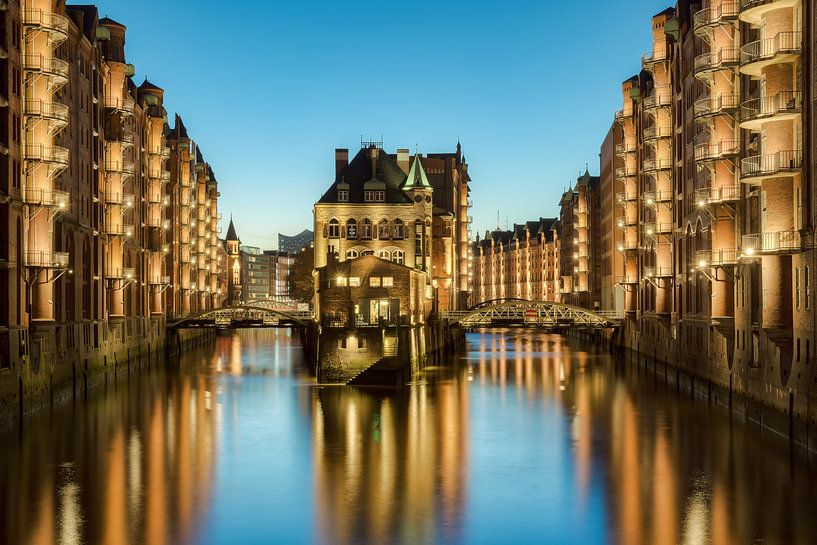 Le château entouré d'eau de Hambourg par Michael Valjak