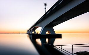 Zeelandbrug zonsondergang van Michel van den Hoven