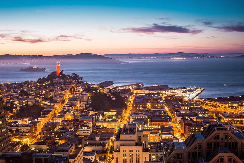 Coit Tower und Alcatraz in San Francisco von Atelier Liesjes