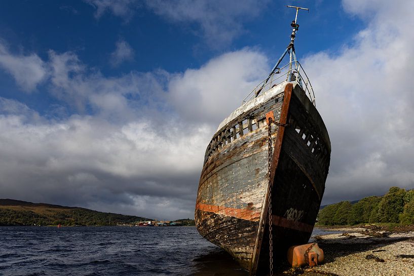 Boat of Caol ~ The Corpach Shipwreck van Theo Fokker