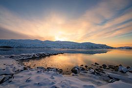 Winter sunset over a frozen snowy landscape in Norway by Sjoerd van der Wal Photography