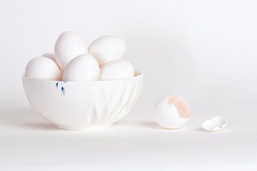 Eggs in white No. 3