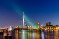 De Erasmusbrug in groen-wit-groen