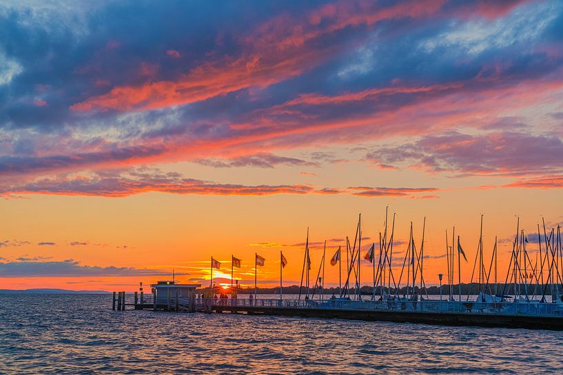 Ein Sonnenuntergang in Nonnenhorn von Henk Meijer Photography