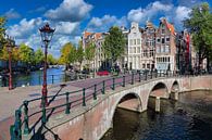 Brug over een gracht in Amsterdam van Jan Kranendonk thumbnail