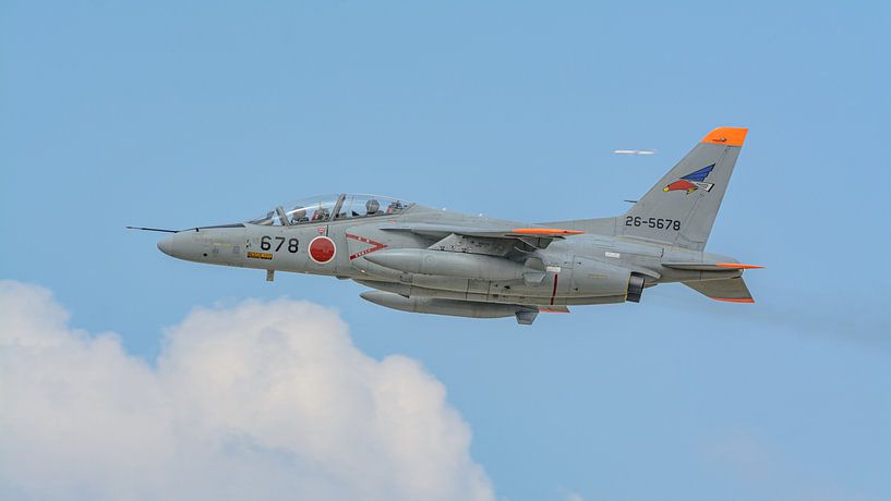 Force aérienne d'autodéfense japonaise Kawasaki T-4. par Jaap van den Berg