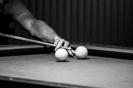 Erster Schuss beim Billardwettbewerb