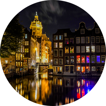 Amsterdam in de avond van Romy Oomen