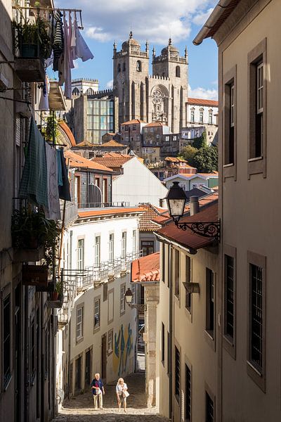Straßenszene in Porto von Floris Kleyn