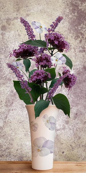 pansies on/in the vase by Klaartje Majoor