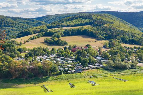 Landschap met bergen en vallei in Edertal Sauerland Duitsland