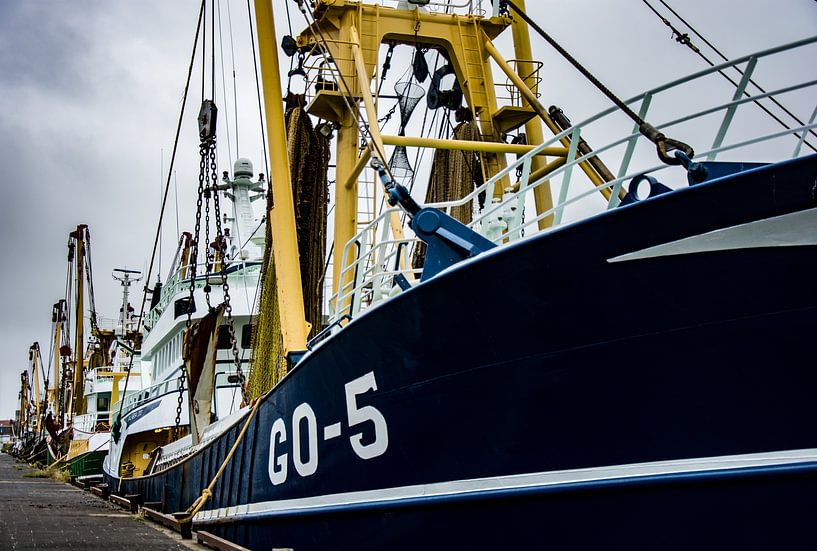 Schepen in de rauwe haven van IJmuiden. van scheepskijkerhavenfotografie