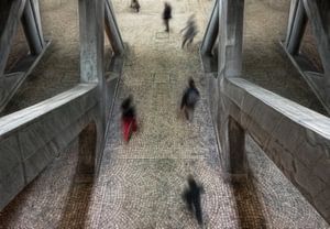 Bewegende reizigers in station