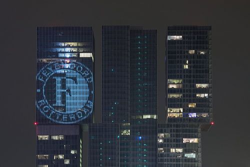 Feijenoord-logo projectie op gebouw De Rotterdam in Rotterdam