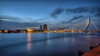 erasmusbrug blue hour
