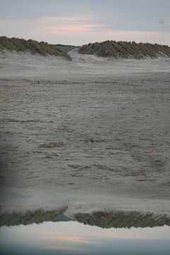 Reflectie van strand en duin van Anita Snik-Broeken