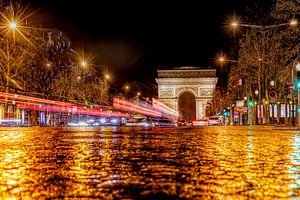 Parijs in de avond van Michael Bulder