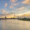 L'horizon de Düsseldorf le soir sur Michael Valjak