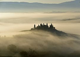 morning mist in the fall d'Orcia by luc Utens
