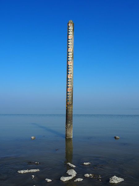 Measuring post on a windless day in the Wadden Sea near Wierum by Helene Ketzer