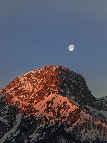 When the moon goes down