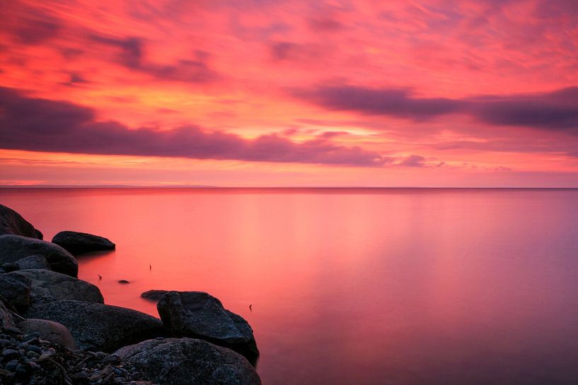 Coucher de soleil sur le lac suédois par Gijs de Kruijf