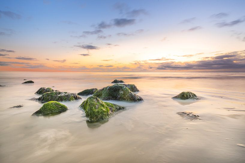 La plage d'Ameland au coucher du soleil par Peter Heeling