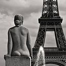 Paris Mon Amour | The lady is watching Mr. Eiffel #2  von Fons Bitter Miniaturansicht