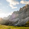 Ochtendstemming na zonsopkomst in het Karwendelmassief bij de Falkenhütte in Tirol (Panorama) van Sean Vos