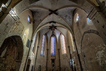 Voûte à l'intérieur d'une église abandonnée