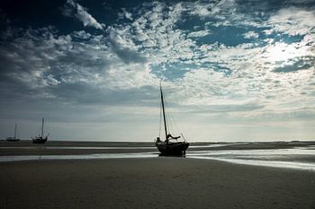 Zeiljacht op het wad