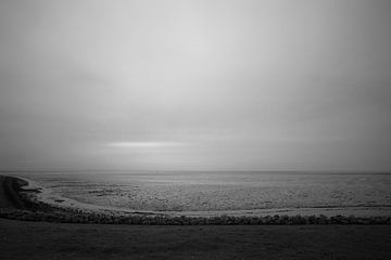 Blick über das Wattenmeer vom Deich auf Schiermonnikoog von Jurjen Melinga