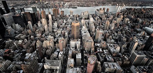 Freedom Tower in de schemering vanaf Paulus Hoor