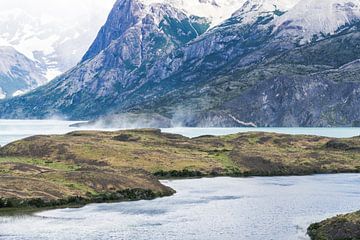 Lago Grey und Torres del Paine Bergmassiv von Shanti Hesse