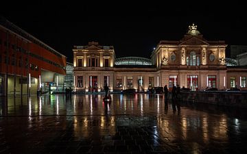 Rain light on the station square by Werner Lerooy