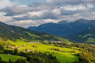 Prachtig alpenpanorama in Vorarlberg van Oliver Hlavaty