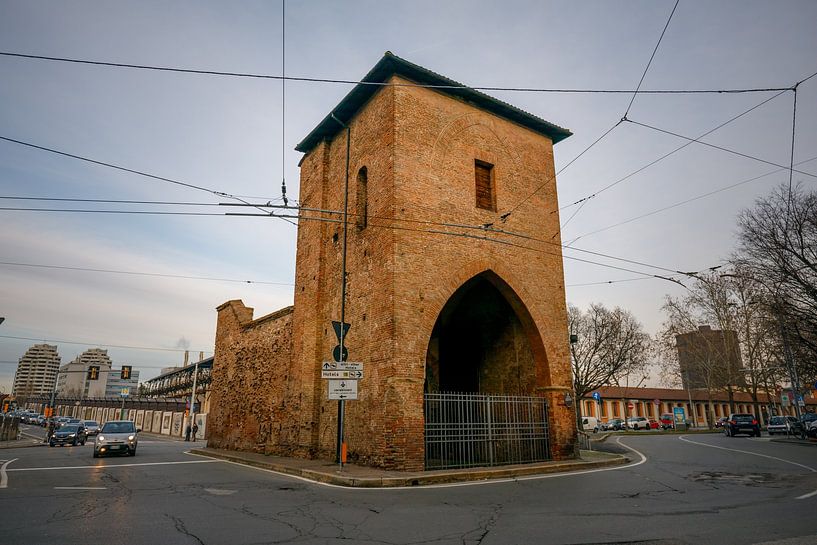 Porta Mascarella dans le centre de Bologne, Italie par Joost Adriaanse