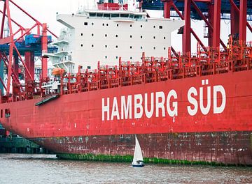 Kleine matroos voor containerschip van Das-Hamburg-Foto