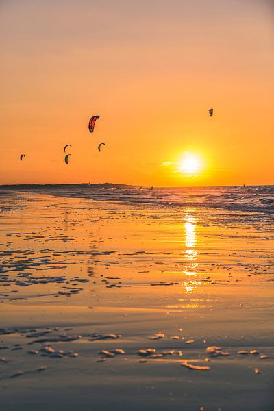 Sunset kitesurfing at Vrouwenpolder 2 by Andy Troy