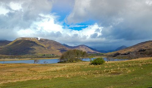 Meer in de hooglanden van Schotland