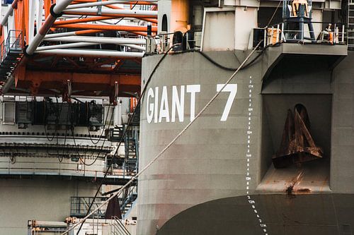 Giant 7 afgemeerd in de Waalhaven Rotterdam