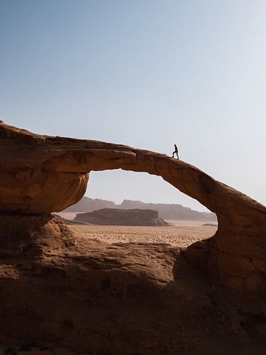 Over de boog van Wadi Rum