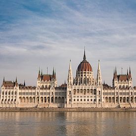 Hungarian Parliament Building sur Paul Oosterlaak