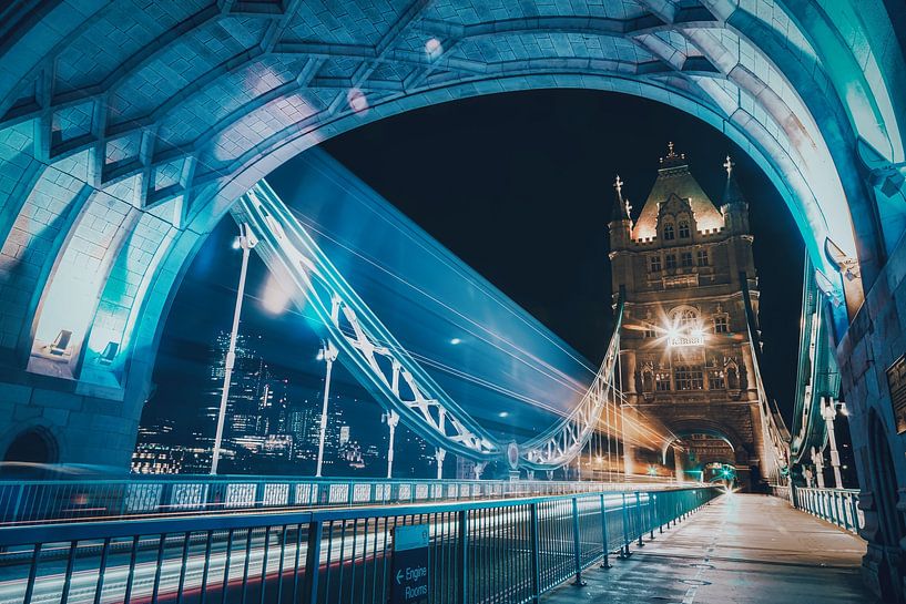 London by Hello Pompoyo