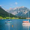 bateaux à voile colorés sur le lac Achensee, Pertisau sur SusaZoom