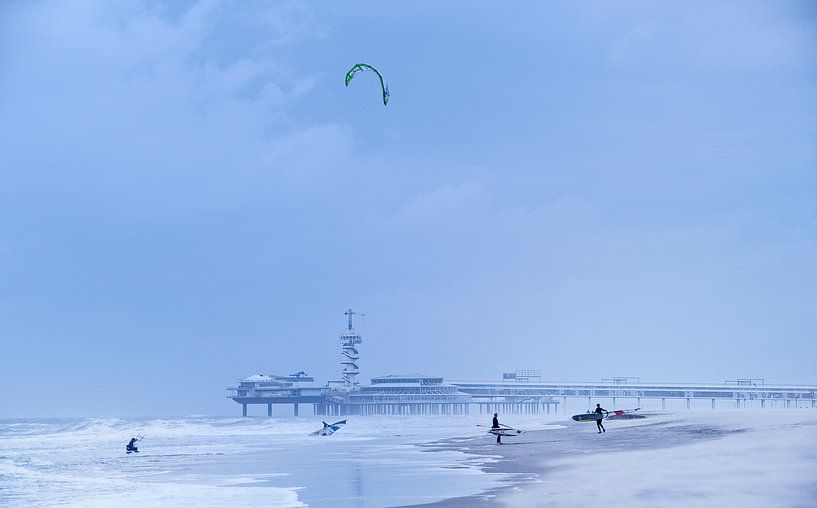 Scheveningen beach van Nico Garstman