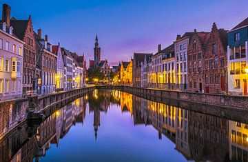 Jan van Eyckplein, Bruges by Lisa Dumon