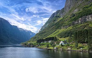 Dorpje aan het Aurlandsfjord van Karin Mooren