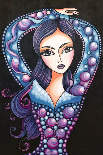 Femme surréaliste avec des motifs